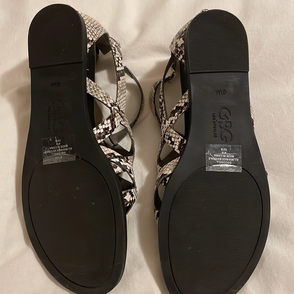 Caged sandals - Picture 3 of 5